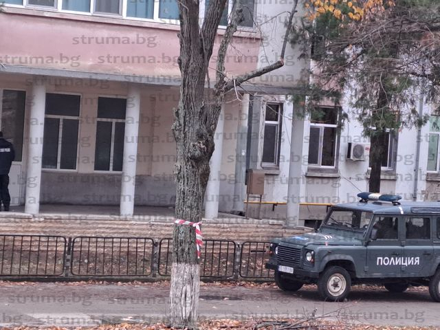 Благоевград е под полицейска блокада, натам ли духнаха с парите въоръжените крадци СНИМКИ