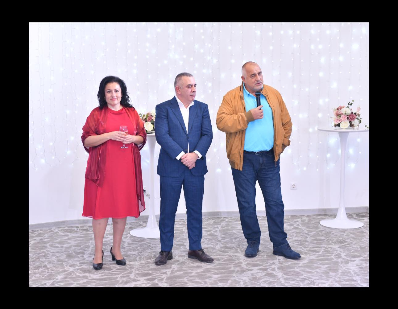 Борисов показа тези СНИМКИ, ял е торта с отличници в Сливен, заради...