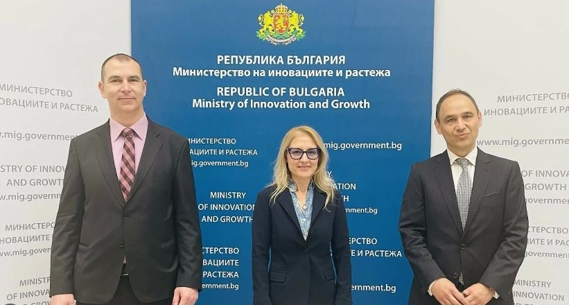 Скандал в комисия на НС: Министърка е била в командировка 36 дни 