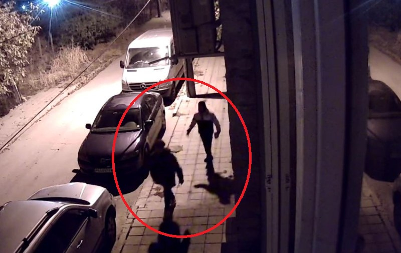 Младежи се доближиха до кола в Асеновград и сега цялата мрежа говори за тях СНИМКИ
