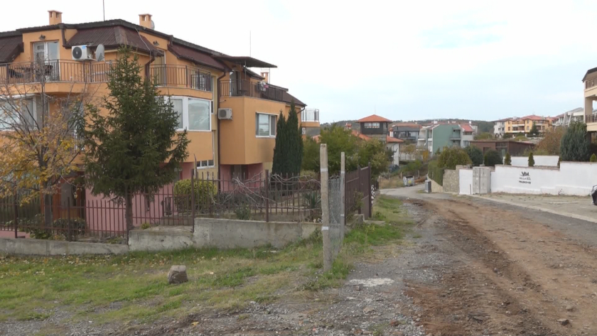 В търсене на имане: Тузарите в Созопол пропищяха от случилото се край домовете им СНИМКИ