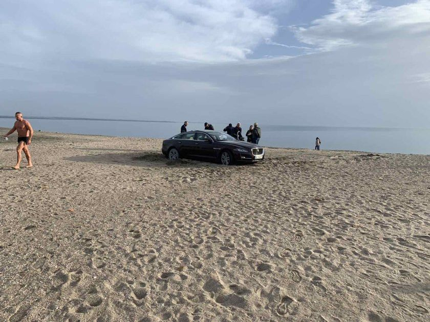Украинката с Ягуара, затънал на плажа в Бургас, шокира с оправдание