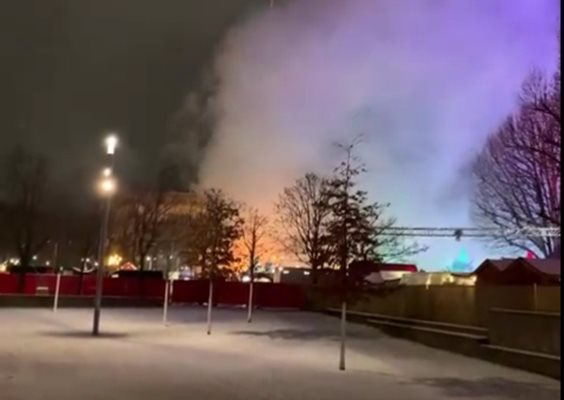 Извънредна ситуация на коледен базар в Берлин, небето почерня ВИДЕО