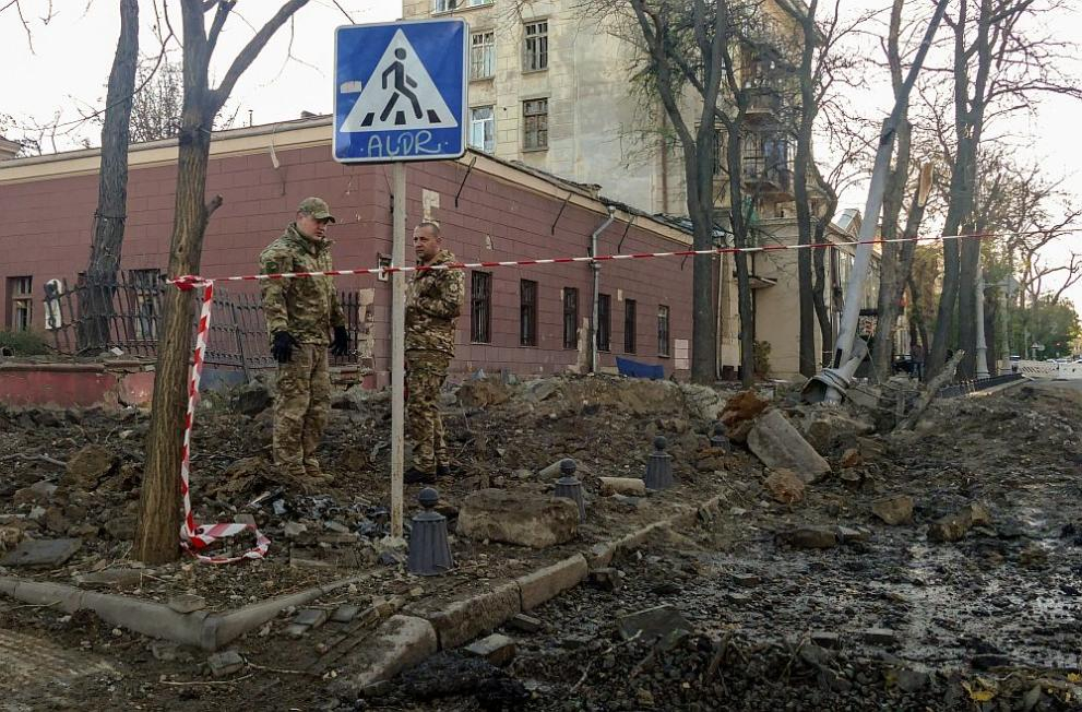 Експлозии разтърсиха Одеска област, сирени не спират да вият 