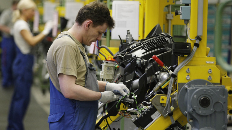 В Париж го доказаха: Българите работят като волове, а са бедни като църковни мишки