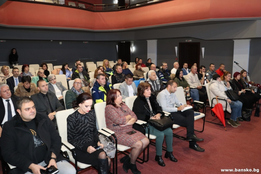 Министърът на туризма се скри от хотелиерите в Банско