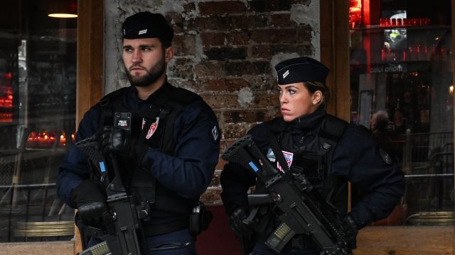 Брутални педофилски записи с насилвани и малтретирани бебета втрещиха Франция 