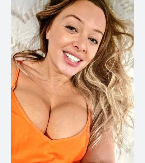 Майка случайно направи дъщеря си стриптизьорка СНИМКИ 18+