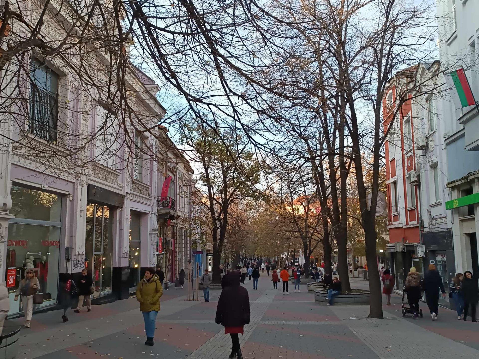 Тежка издънка с коледната украса и в Пловдив