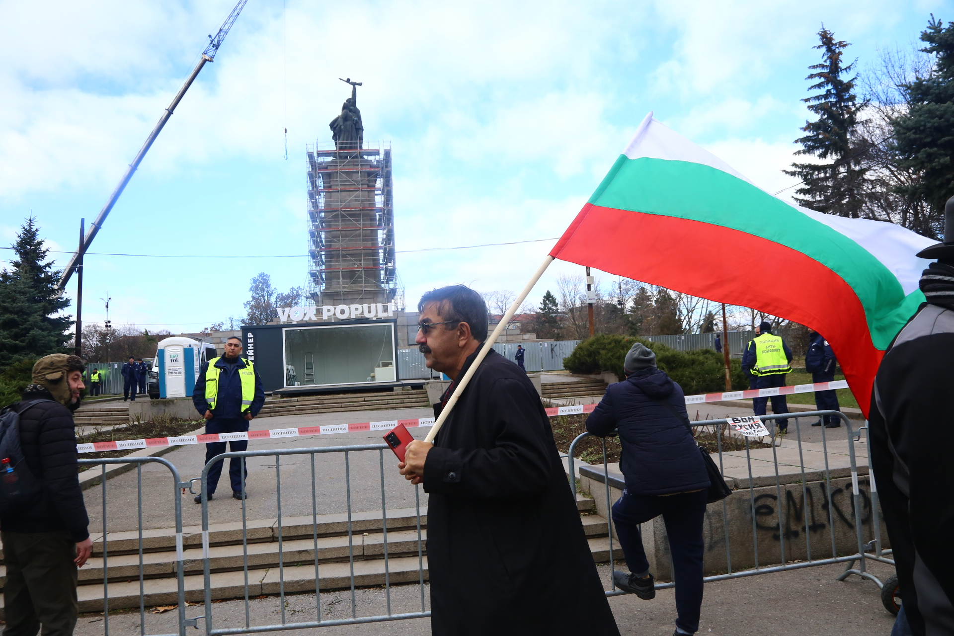 Първа кръв: Свиленски проговори за раните си, а центърът на София е под блокада СНИМКИ