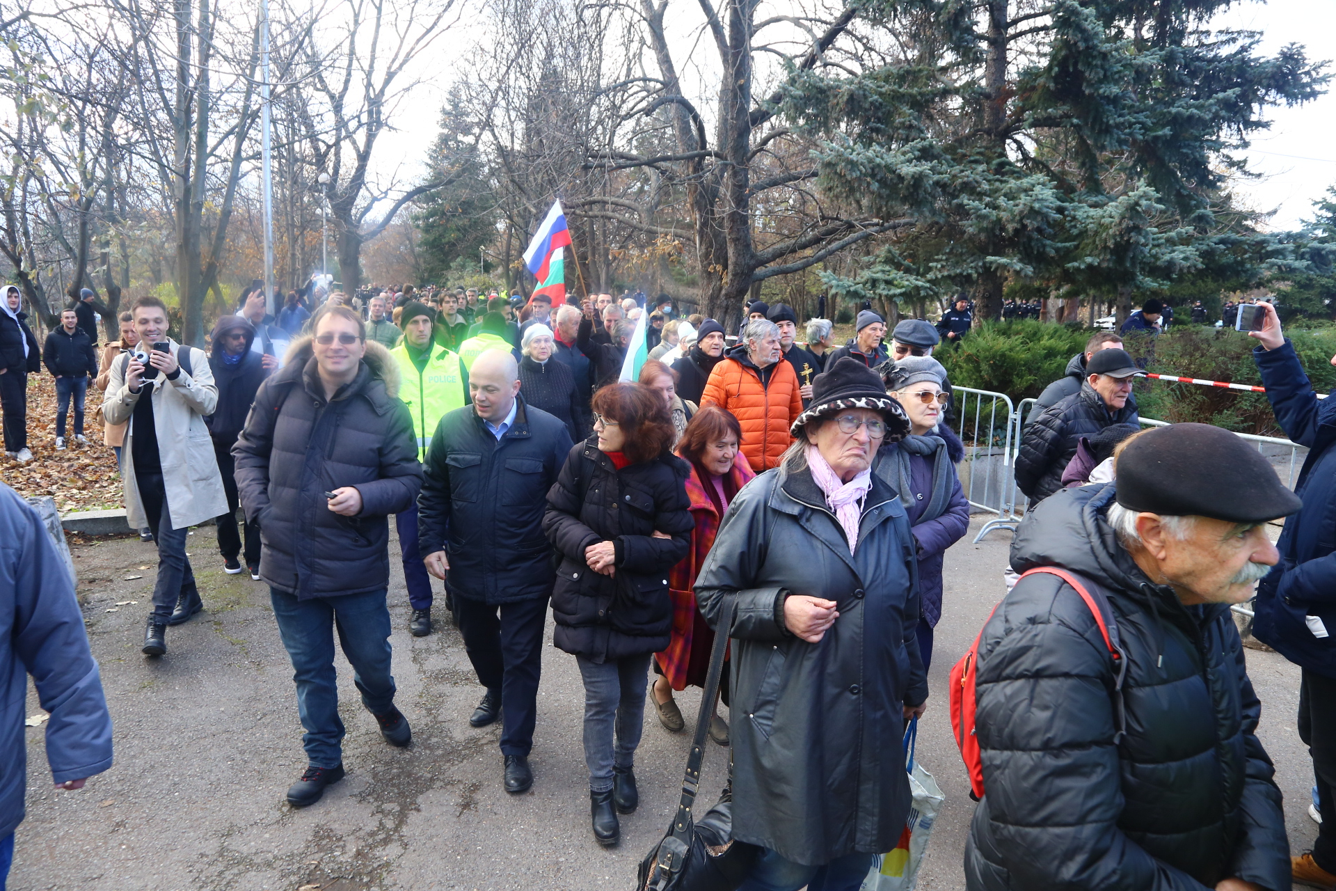 Първа кръв: Свиленски проговори за раните си, а центърът на София е под блокада СНИМКИ