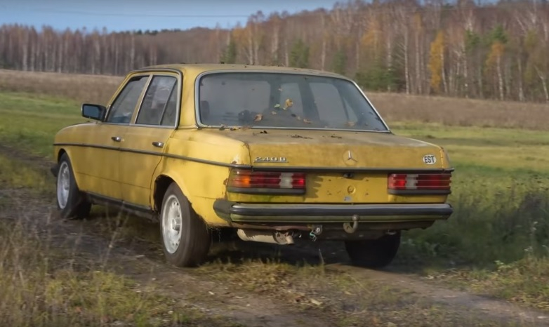 Легендарна надеждност: Стар Mercedes запали и тръгна след 14 години на бунище ВИДЕО
