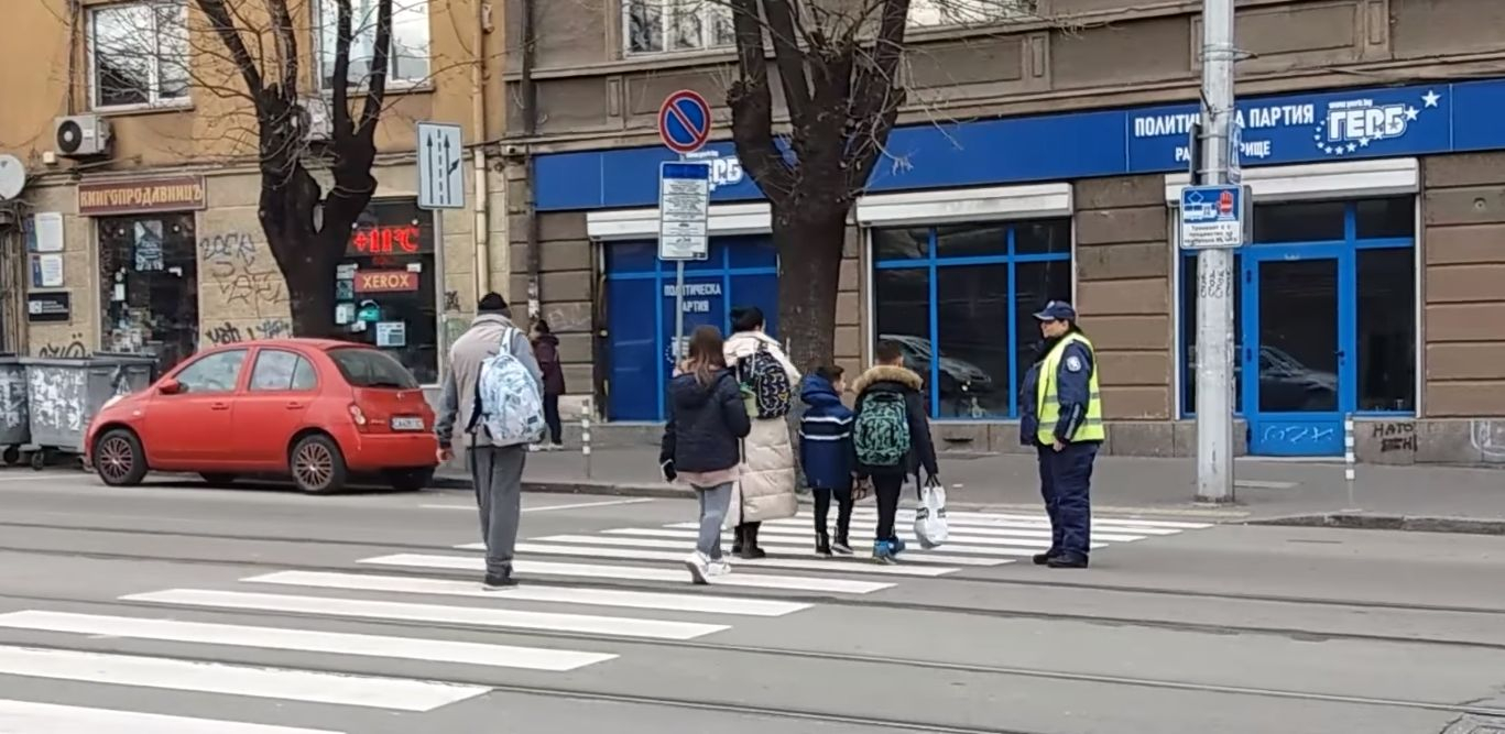 Цяла София говори за тази полицайка и постъпката й, а мрежата прегря ВИДЕО