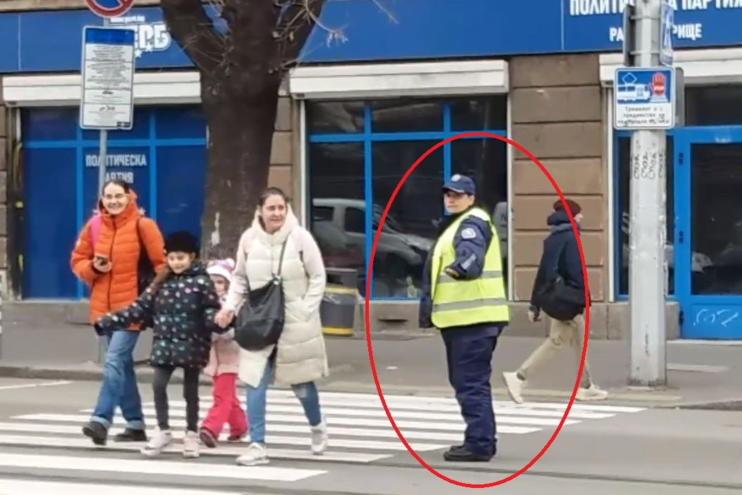 Цяла София говори за тази полицайка и постъпката й, а мрежата прегря ВИДЕО