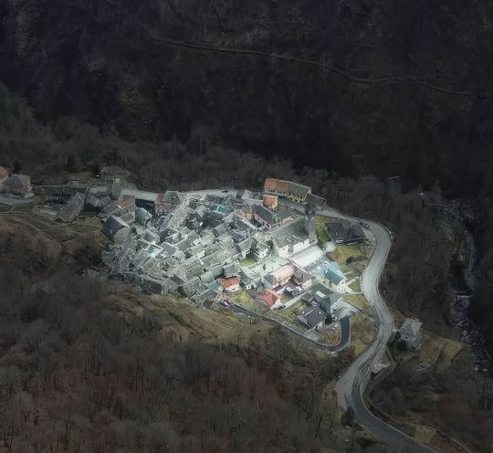 Цял свят говори за това село, потънало в мрак СНИМКИ