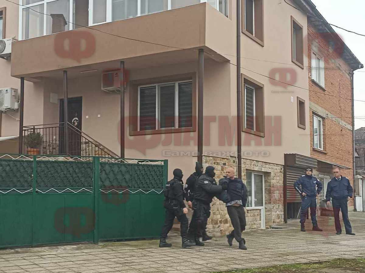Опасен екшън в Бургас: Ексченгето Христо мята ножове, намесиха се спецчастите СНИМКИ