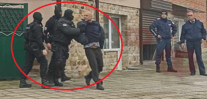 Опасен екшън в Бургас: Ексченгето Христо мята ножове, намесиха се спецчастите СНИМКИ