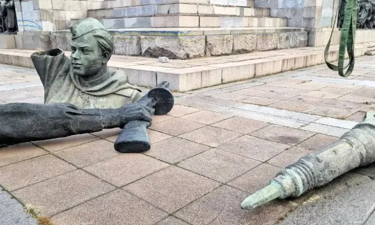 Делян Добрев за пореден пък показа колко са некадърни Терзиев и Бонев