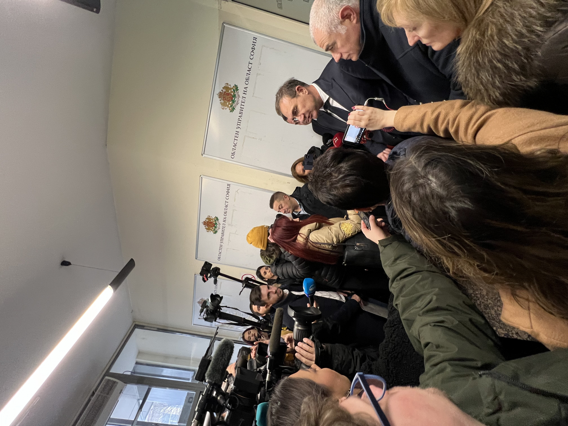 БСП иска оставката на областния управител на София, след като се скри от среща с депутати