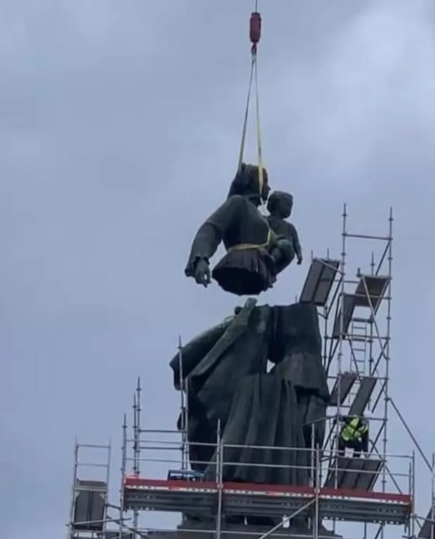 Варварско рязане с флекс: "Екзекутираха" и майката с детето на ПСА
