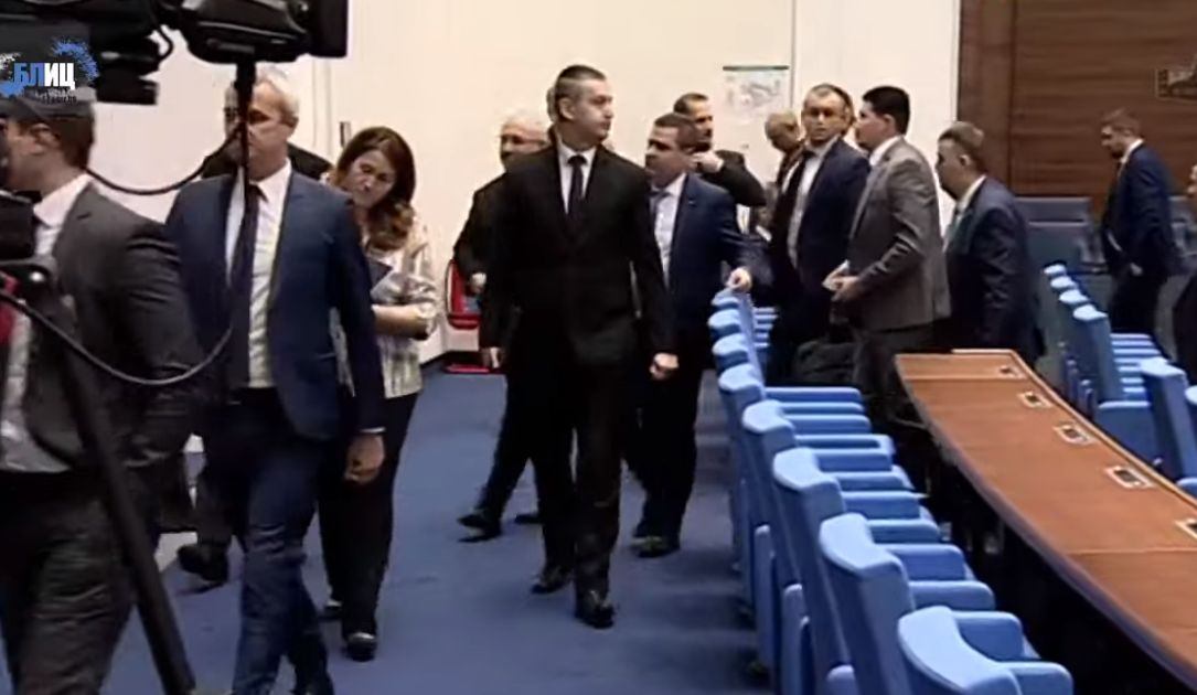 След окупацията: Блокажът в НС продължава БЛИЦ TV