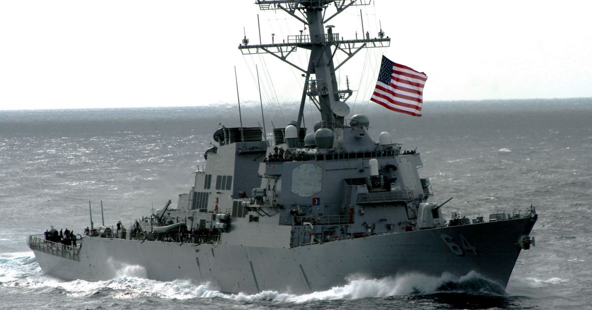 Екшън в Червено море с американски военен и атакуващи дронове 