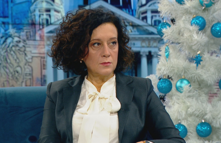 Антоанета Цонева се оправдава като ученичка за интригата около Паметника на Съветската армия