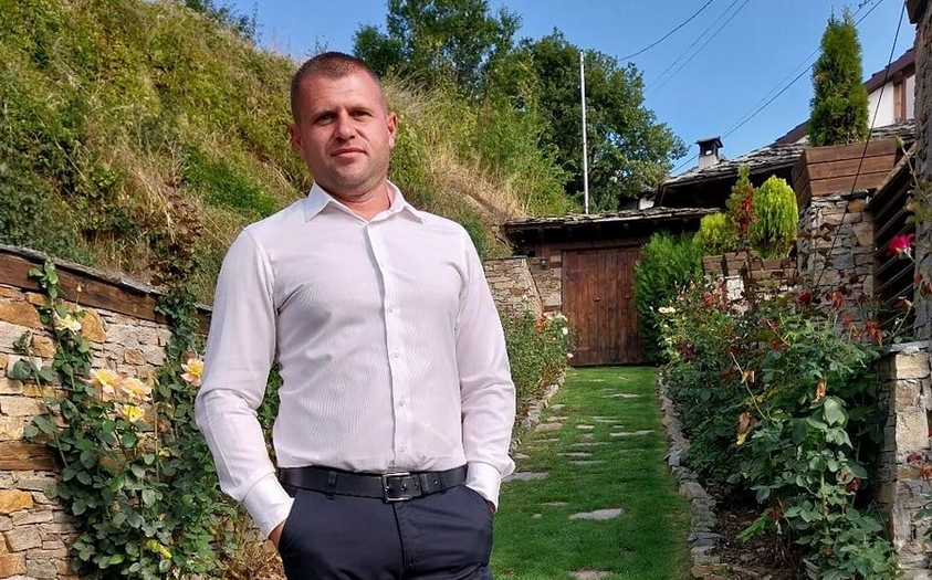 Селски кмет показа как се прави, ако спреш в Горно Дряново, може да отнесеш...