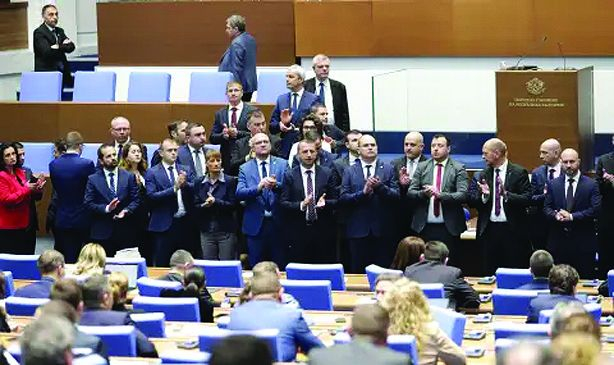 Опозицията се разцепи, ще заработи ли парламентът
