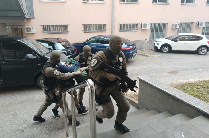 Спипаха крупен босненски мафиот с жената на съветника на президента на Република Сръбска СНИМКИ