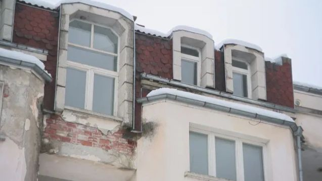 Продадоха блок в Плевен с 60 апартамента и 18 гаража на търг за смешни пари, ето как стана СНИМКИ