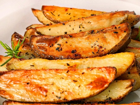 По-вкусни от пържоли: Това са новогодишните печени картофи на баба Нуша