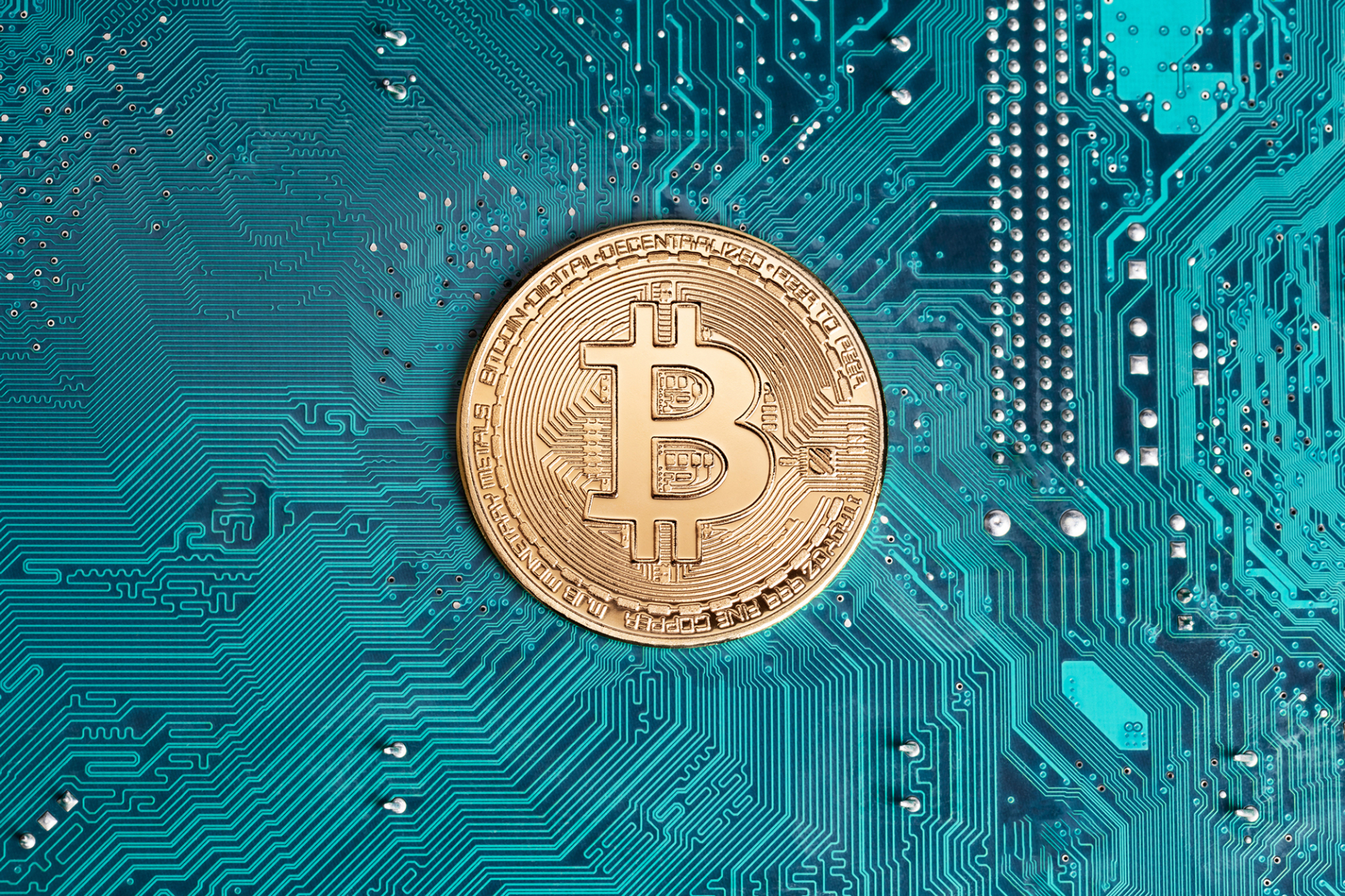 Биткойн проби $43,000, гони нови рекорди? Шанс за големи печалби?
