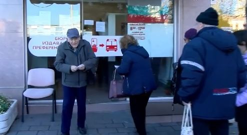 Пенсионерка: Докога ще ни се подиграват с тия 3 лева...