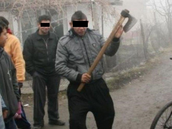 Цветан е между живота и смъртта след масовия бой между земеделци и роми във Врачанско