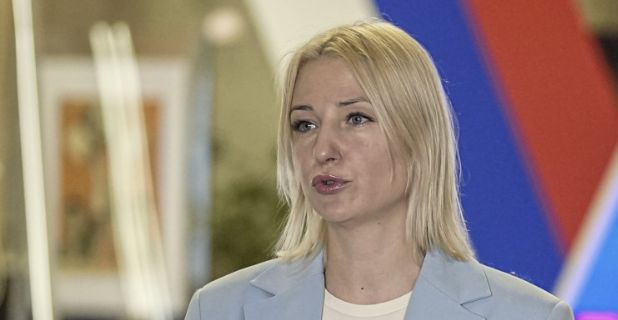 Порязаха тежко атомната блондинка, прицелила се в трона на Путин