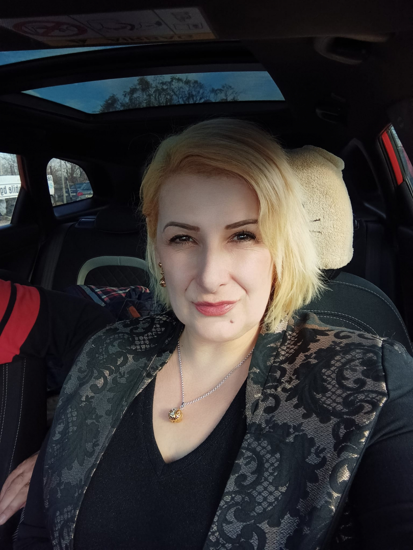 Ексдепутатката Елена Гунчева изригна предколедно: Откраднатите пари по болници и свещи да ги давате! 