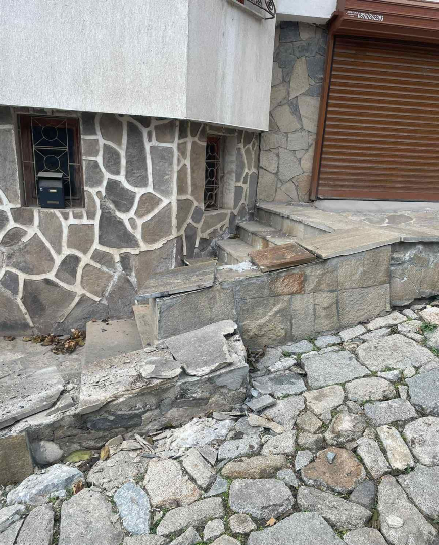 Меле с кола на "Чистота" в Стария Пловдив! Спирачките отказали и... СНИМКИ