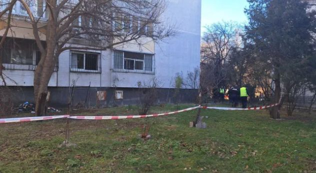 Ранени полицаи и пострадали мъж и жена при опасен екшън в София СНИМКИ