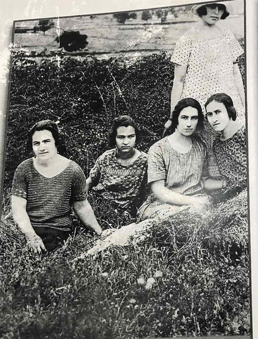 Жените на 100-годишна СНИМКА от Кърджали са „важни хора“