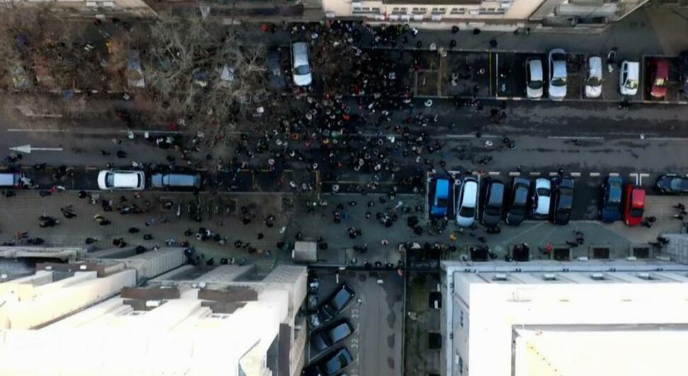 В Белград ври и кипи! Бесни студенти блокираха...