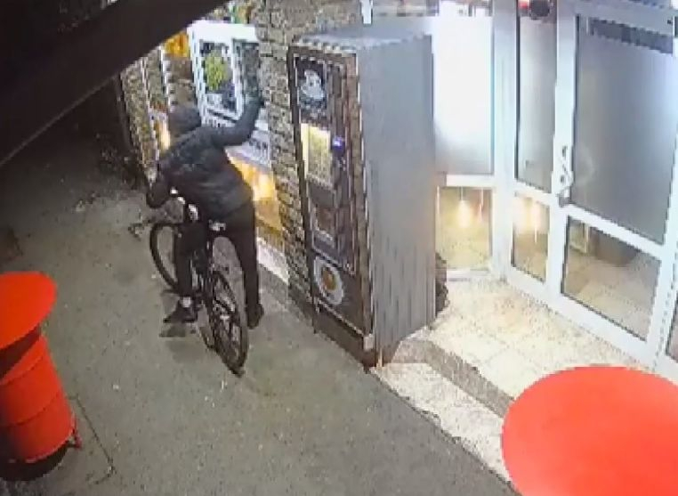 Нова гнусна кражба по Коледа, камера запечата злодеянието ВИДЕО