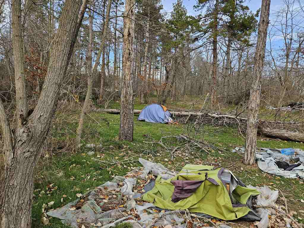 Варненци гледат и хулят, в какво превърнаха любимото им райско кътче СНИМКИ 