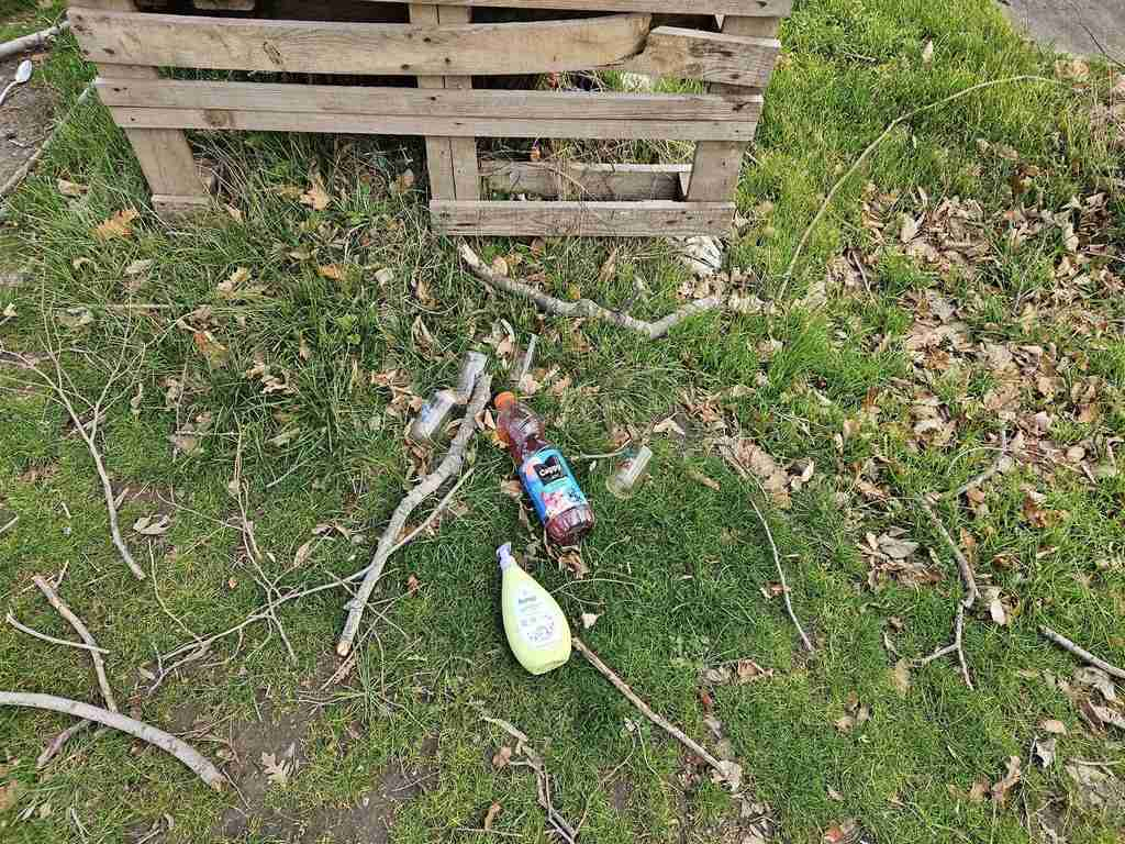 Варненци гледат и хулят, в какво превърнаха любимото им райско кътче СНИМКИ 