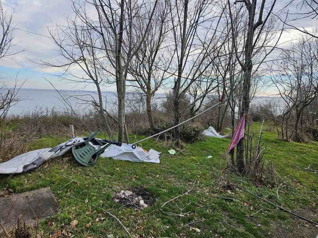 Варненци гледат и хулят, в какво превърнаха любимото им райско кътче СНИМКИ 