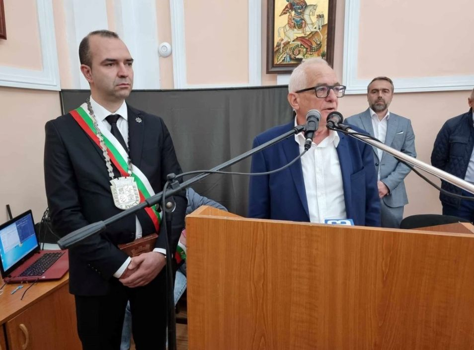 Голяма драма със заплатата на този наш кмет, ще прибере ли над 7 бона заплата
