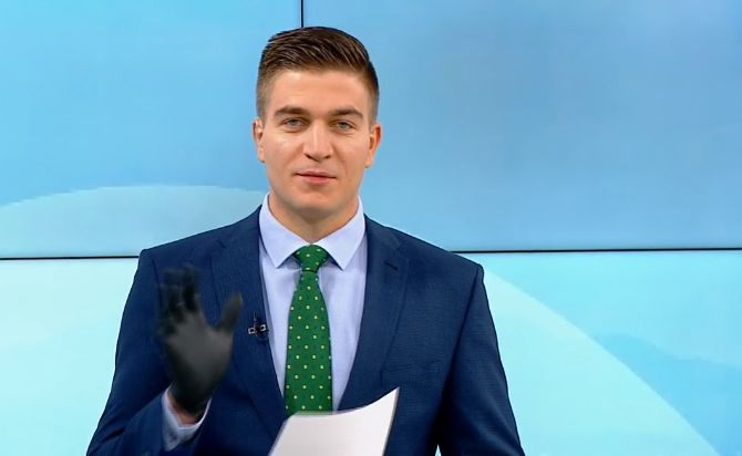 Невиждана ситуация в ефира на БНТ, водещ изненадващо се появи със... СНИМКИ