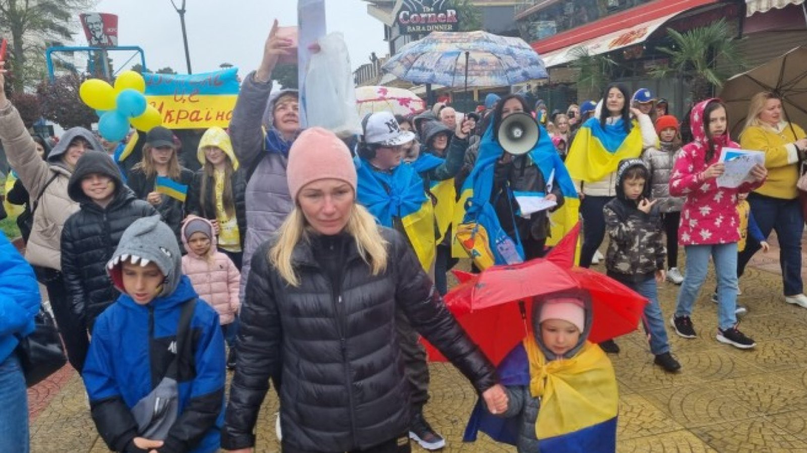 Удряме рамо на украински бежанци до тази дата