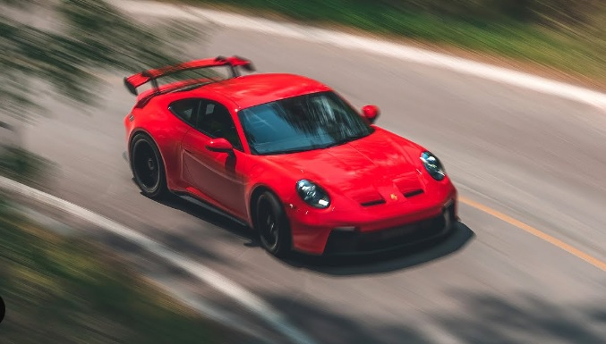 Чист рев на двигателя и спиращи дъха гледки: Изумително ВИДЕО на Porsche 