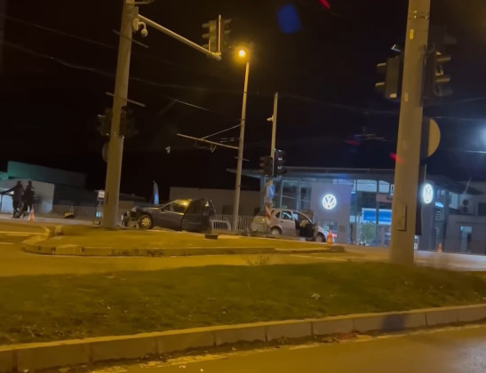 Ранен полицай след гонка в Стара Загора, гъмжи от патрулки СНИМКИ/ВИДЕО